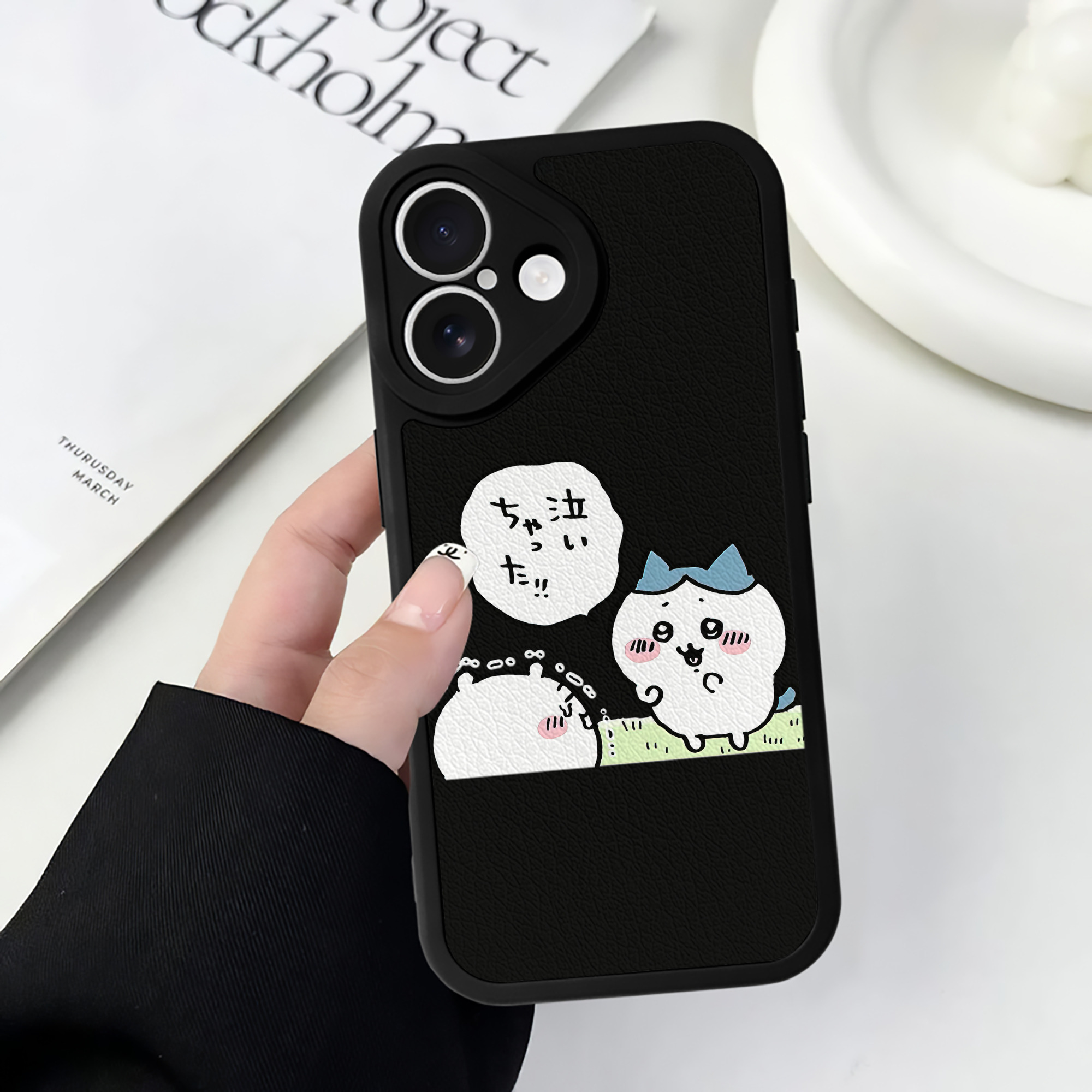 （画像用） ちいかわ ハチワレ Chii-kawa hachiware 【iPhone 16シリーズ対応】シリコンスマホケース（レザー調） 材質：シリコン